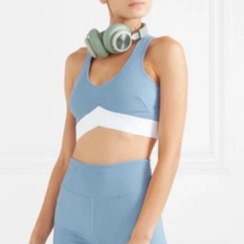 HEROINE SPORT TWO-TONE RIBBED STRETCH SPORTS BRA IN LIGHT BLUE IN LG